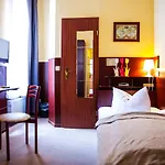 Hanseatic Hotel 2*